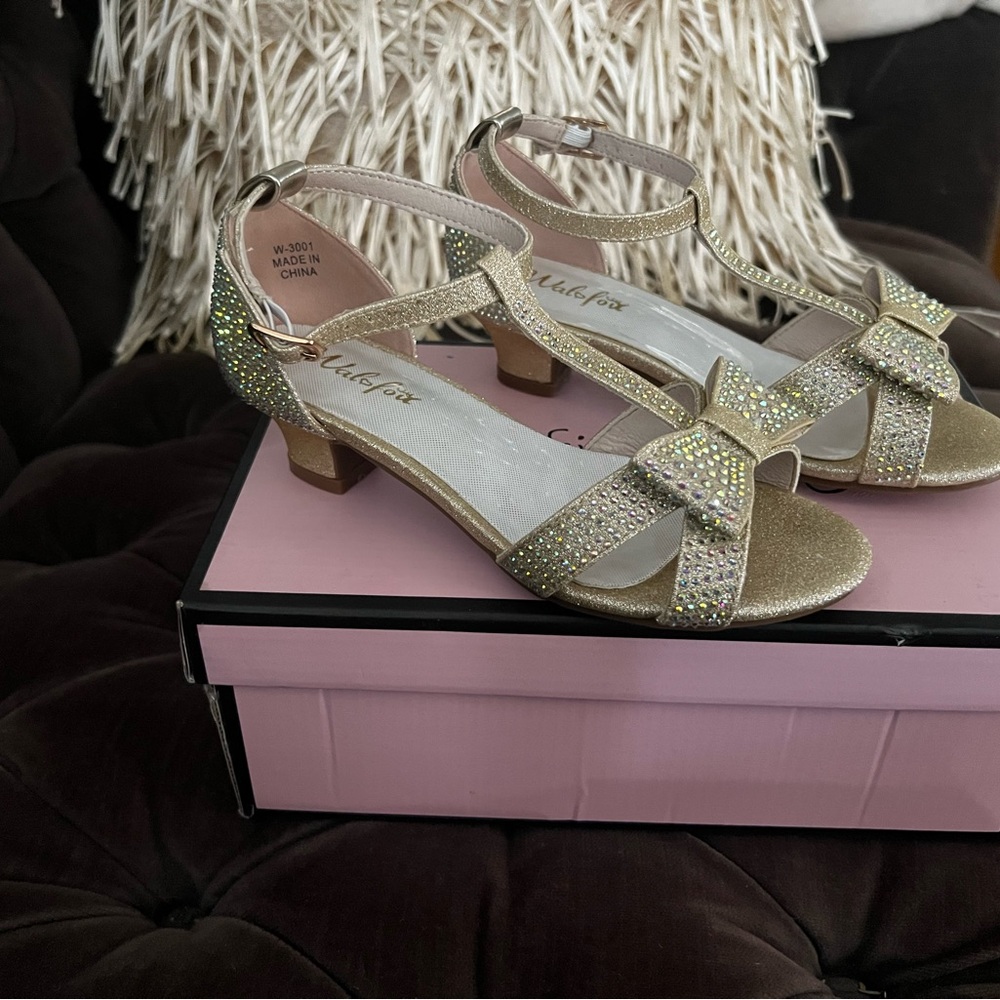 Elegant Gold Glitter Sandals